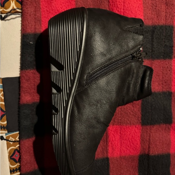 Skechers Black Ankle Booties with Zipper Detail - Picture 3 of 4